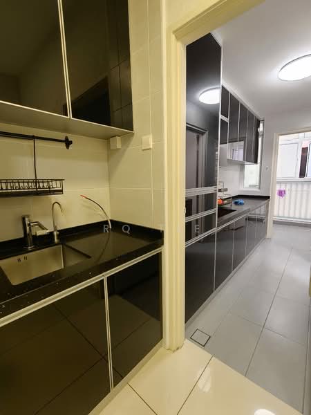 Service Residence for Sale at Daya 1 Residences (D1R), TD Central - RQ Tee - Kitchen - PropertyGuru.com.my