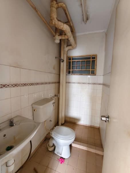 Pangsapuri untuk Dijual di Kenanga Apartments - Chloe Wong - Bathroom - PropertyGuru.com.my