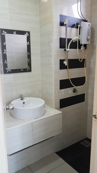 Service Residence for Sale at D'Summit Residences - Alan Ler - Bathroom - PropertyGuru.com.my