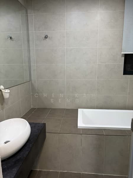 Servis Apartment untuk Dijual di KL Gateway Premium Residences - Chen Kah Seng - Bathroom - PropertyGuru.com.my