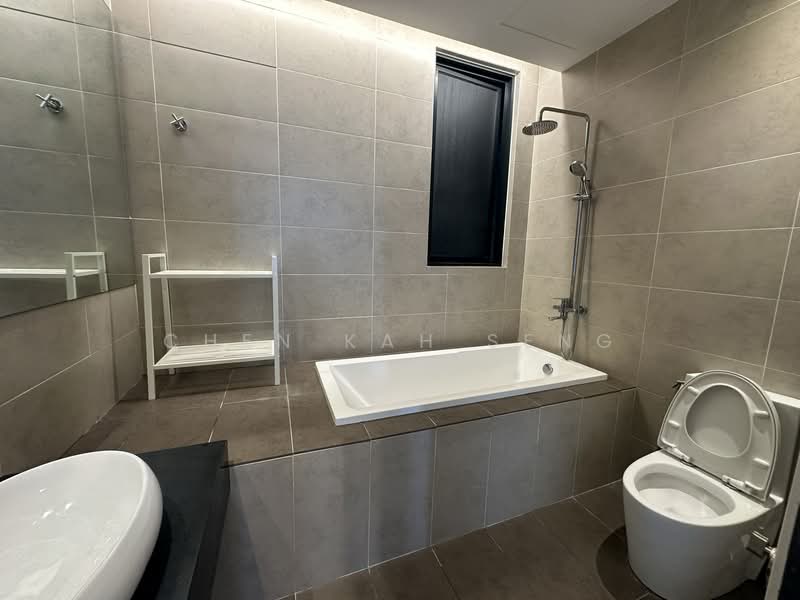 Servis Apartment untuk Dijual di KL Gateway Premium Residences - Chen Kah Seng - Bathroom - PropertyGuru.com.my