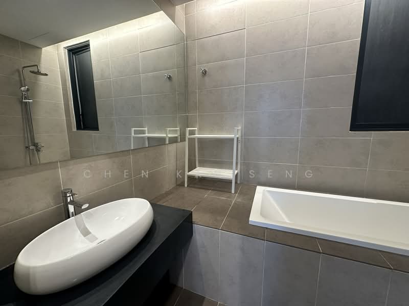 Servis Apartment untuk Dijual di KL Gateway Premium Residences - Chen Kah Seng - Bathroom - PropertyGuru.com.my