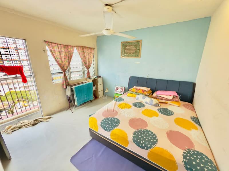 Flat for Sale at Seri Nilam - Danial Mohd Zaki - Bedroom - PropertyGuru.com.my
