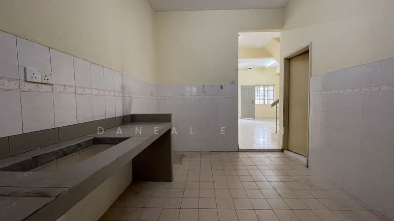 2-storey Terraced House for Rent in Bandar Puteri Klang (Klang) - Daneal Eoon - Kitchen - PropertyGuru.com.my