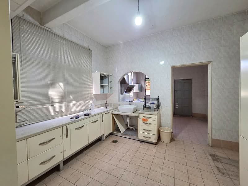 Rumah Banglo untuk Dijual di Saujana Akasia (Sungai Buloh) - Mastura See - Kitchen - PropertyGuru.com.my