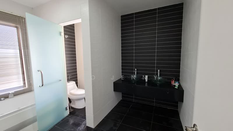 Semi-Detached House for Sale in Cahaya Spk (Shah Alam) - Jia Xiao, Foo Jenny - Bathroom - PropertyGuru.com.my