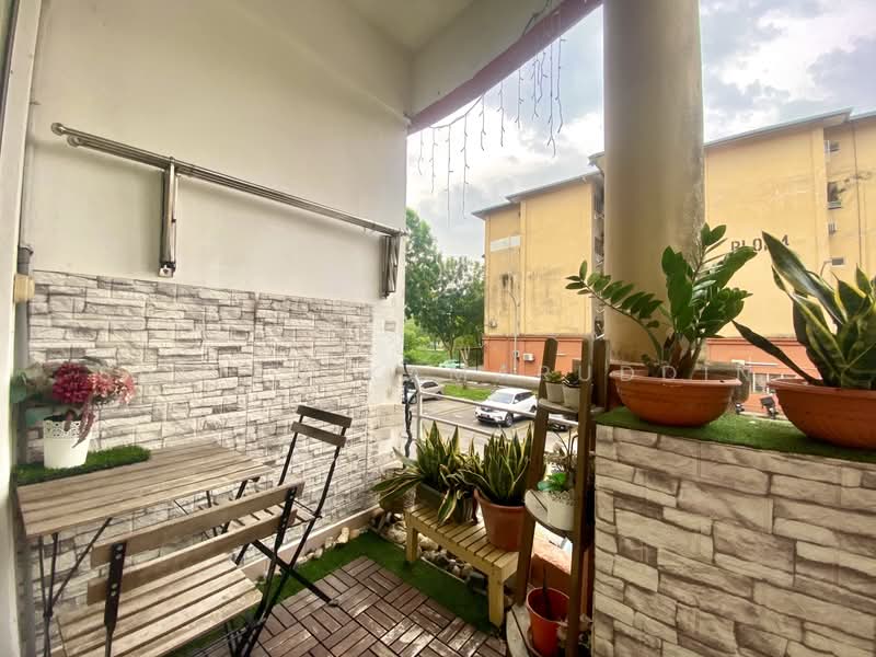 Pangsapuri untuk Dijual di Pangsapuri Merak - Sufian Kamaruddin - Balcony - PropertyGuru.com.my