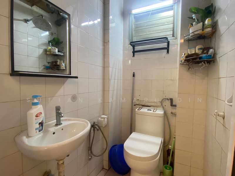 Pangsapuri untuk Dijual di Pangsapuri Merak - Sufian Kamaruddin - Bathroom - PropertyGuru.com.my