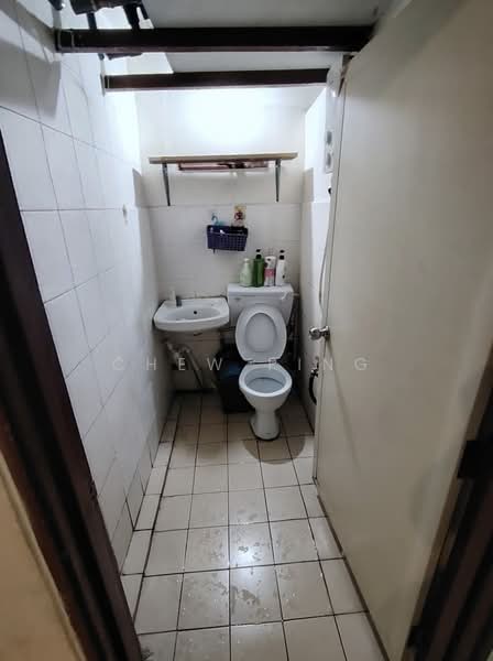 Rumah Flat untuk Disewa di Taman Sri Plentong - Chew Ping - Bathroom - PropertyGuru.com.my