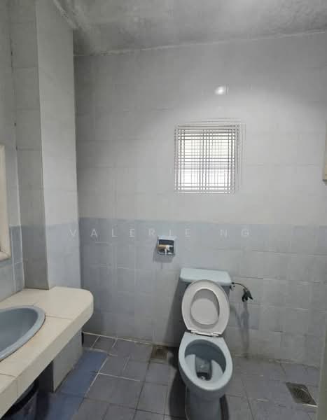Rumah Teres 2 Tingkat untuk Dijual di Taman Bukit Maluri (Kepong) - Valerie Ng - Bathroom - PropertyGuru.com.my
