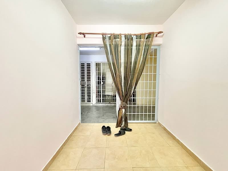 Apartment for Sale at Lakeview Apartments - Azmi . - PropertyGuru.com.my