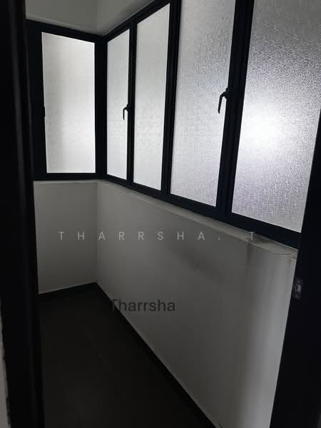Kondominium untuk Disewa di Oasis 2 Residence - Tharrsha. T - Balcony - PropertyGuru.com.my