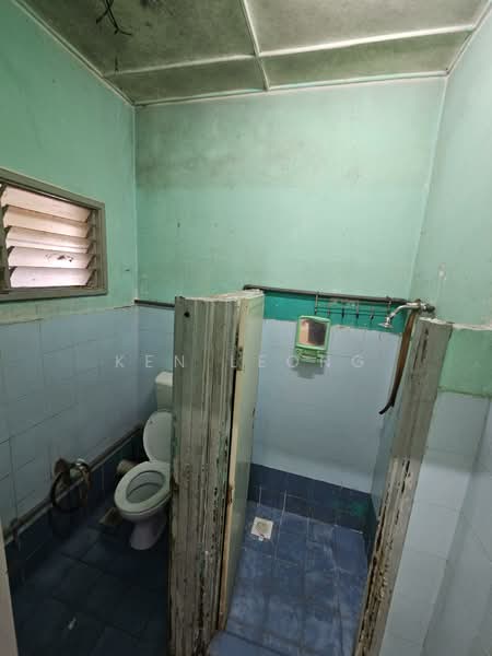 Apartment for Sale at Enggang Apartment - Ken Leong - Bathroom - PropertyGuru.com.my