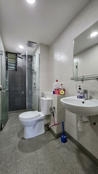Kondominium untuk Disewa di The Gardens Condominium - Abby Tan - Bathroom - PropertyGuru.com.my