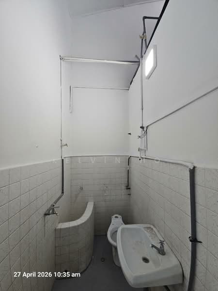 Rumah Teres 2 Tingkat untuk Disewa di Happy Garden (Kuchai Lama) - Kelvin Ho - Bathroom - PropertyGuru.com.my