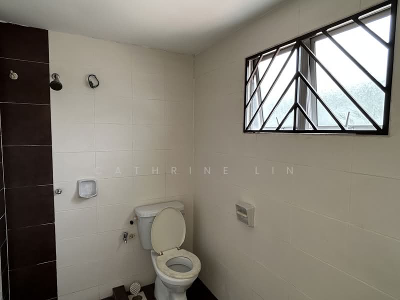 Rumah Teres 3 Tingkat untuk Disewa di Serdang (Seri Kembangan) - Cathrine Lin - Bathroom - PropertyGuru.com.my