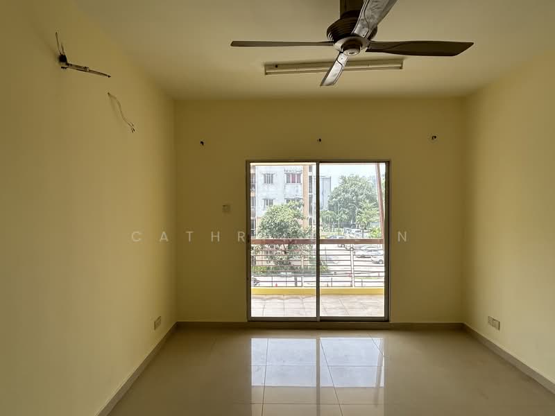 Rumah Teres 3 Tingkat untuk Disewa di Serdang (Seri Kembangan) - Cathrine Lin - Balcony - PropertyGuru.com.my