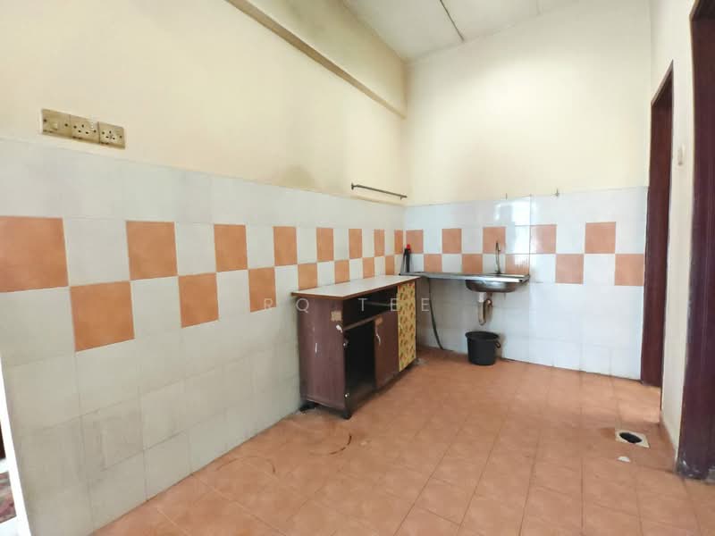 Apartment for Sale at Nusa Bestari Shoplot Apartment - RQ Tee - Kitchen - PropertyGuru.com.my
