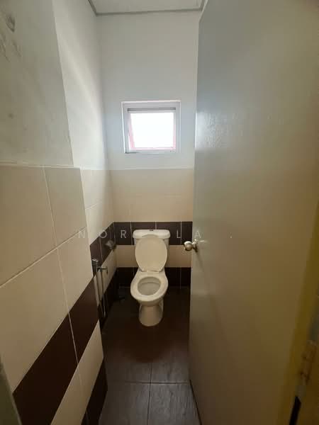 Kedai / Pejabat untuk Disewa di Petaling Jaya (Selangor) - Norlela . - Bathroom - PropertyGuru.com.my