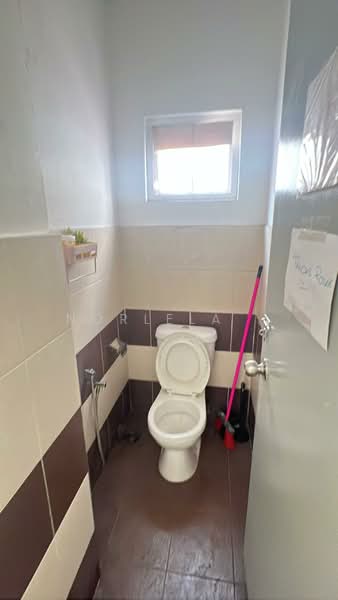 Kedai / Pejabat untuk Disewa di Petaling Jaya (Selangor) - Norlela . - Bathroom - PropertyGuru.com.my