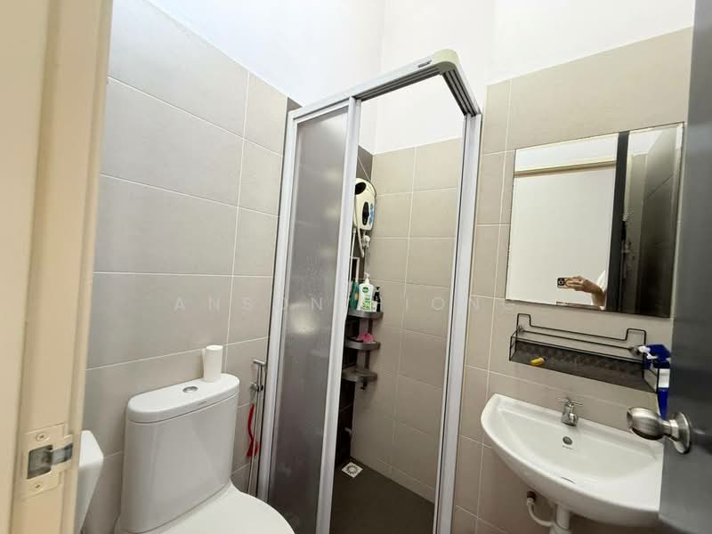 Rumah Teres untuk Dijual di Mutiara Rini (Skudai) - Anson Hiong - Bathroom - PropertyGuru.com.my