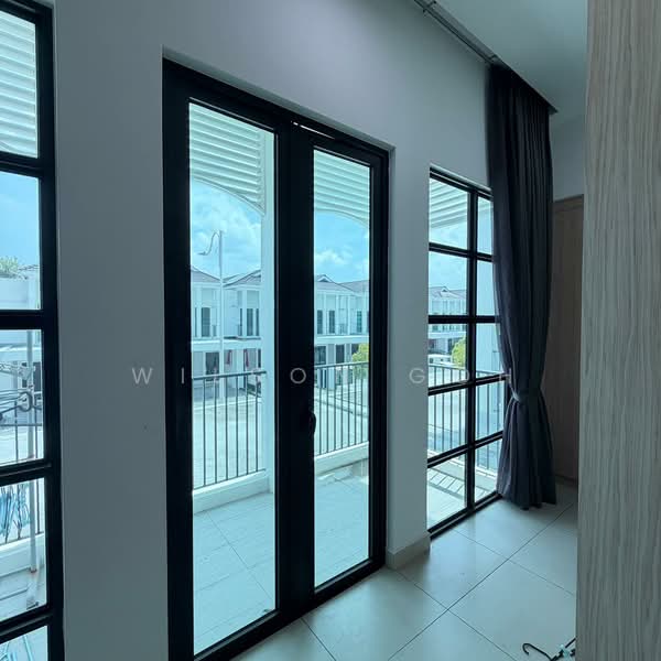 Rumah Teres untuk Disewa di Bandar Cassia (Batu Kawan) - Wilson Goh - Balcony - PropertyGuru.com.my