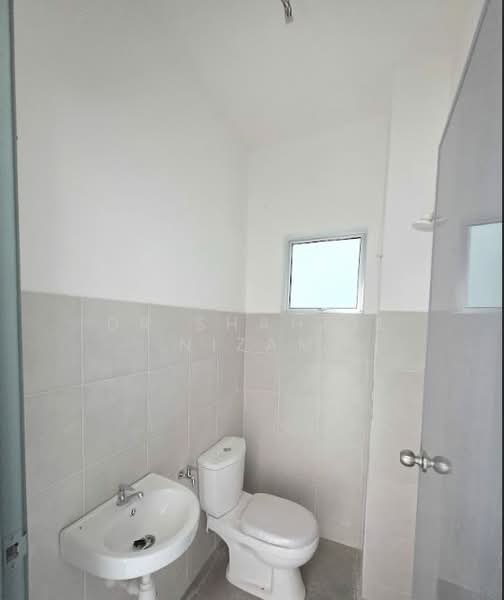 1-storey Terraced House for Sale in Sabak Bernam (Selangor) - Dr Shahril Nizam - Bathroom - PropertyGuru.com.my