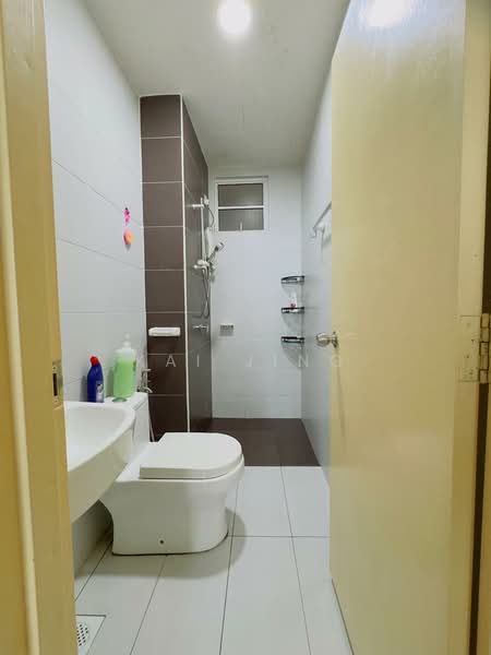 Pangsapuri untuk Disewa di Nusa Heights (Nusa Puncak) - Kai Jing - Bathroom - PropertyGuru.com.my