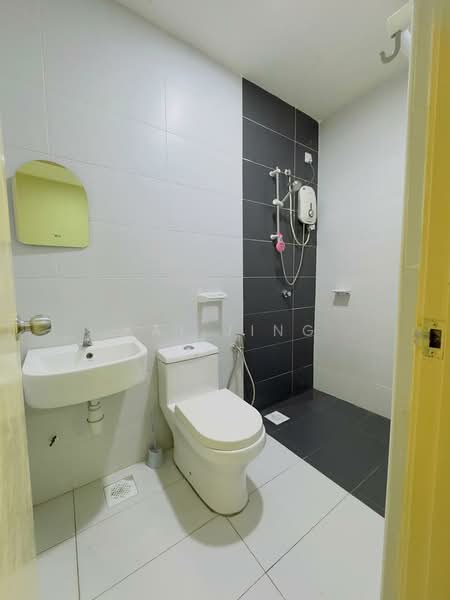 Pangsapuri untuk Disewa di Nusa Heights (Nusa Puncak) - Kai Jing - Bathroom - PropertyGuru.com.my