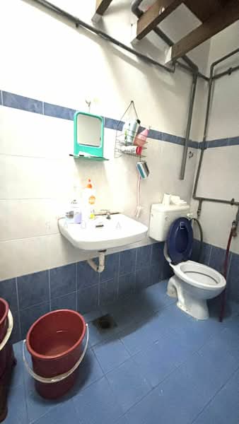 Flat for Sale at Taman Pulai Utama - Sausa Lee - Bathroom - PropertyGuru.com.my