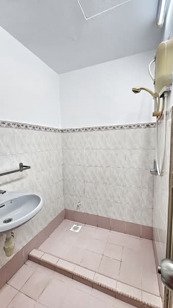 Kondominium untuk Dijual di Pelangi Damansara - Henry Lim - Bathroom - PropertyGuru.com.my
