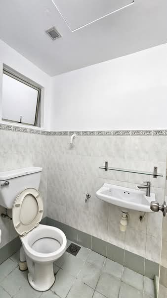 Kondominium untuk Dijual di Pelangi Damansara - Henry Lim - Bathroom - PropertyGuru.com.my