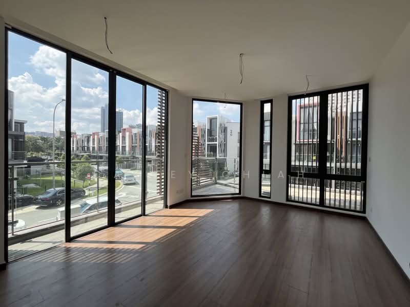 Rumah Teres 3 Tingkat untuk Dijual di BANDAR PUCHONG JAYA (Puchong) - Carrey Chiah - Balcony - PropertyGuru.com.my