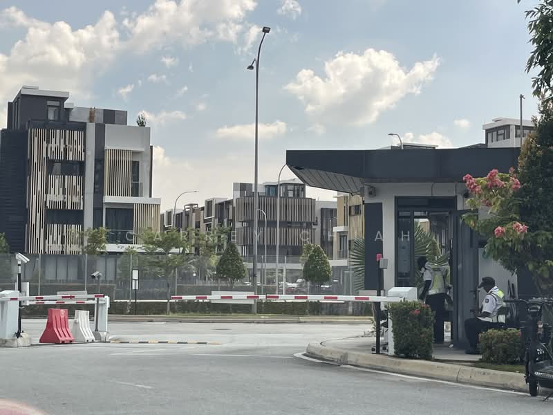 Rumah Teres 3 Tingkat untuk Dijual di BANDAR PUCHONG JAYA (Puchong) - Carrey Chiah - Exterior - PropertyGuru.com.my