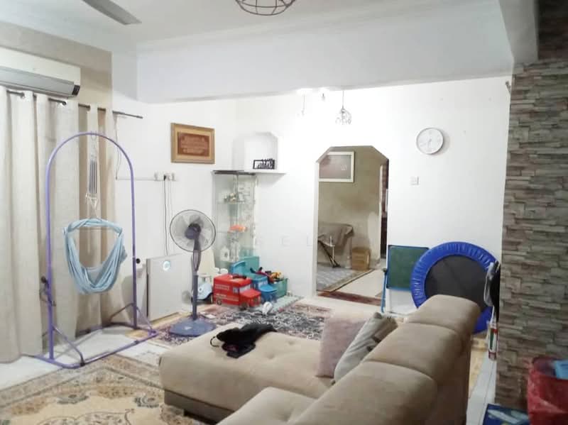1-storey Terraced House for Sale in Bandar Saujana Putra (Tanjong Duabelas) - Cassell . - Living Room - PropertyGuru.com.my