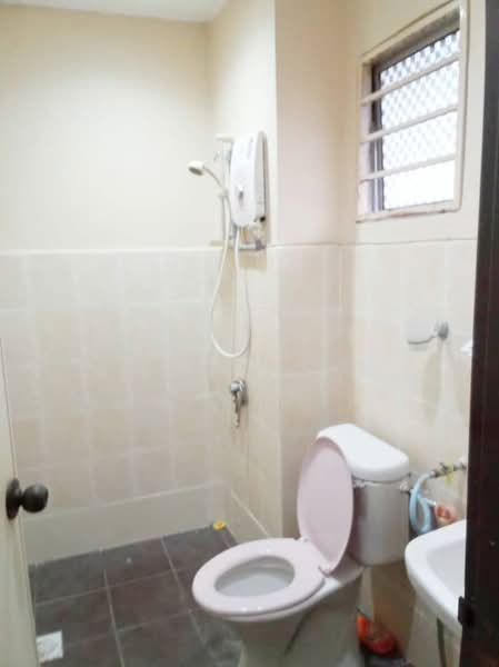 1-storey Terraced House for Sale in Bandar Saujana Putra (Tanjong Duabelas) - Cassell . - Bathroom - PropertyGuru.com.my