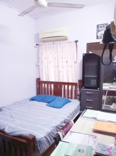 1-storey Terraced House for Sale in Bandar Saujana Putra (Tanjong Duabelas) - Cassell . - Bedroom - PropertyGuru.com.my