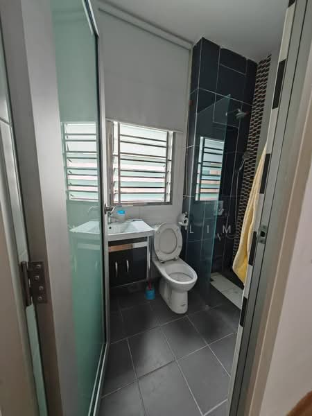 2.5-storey Terraced House for Sale in Taman Sutera Utama (Skudai) - Mancy Lim - Bathroom - PropertyGuru.com.my