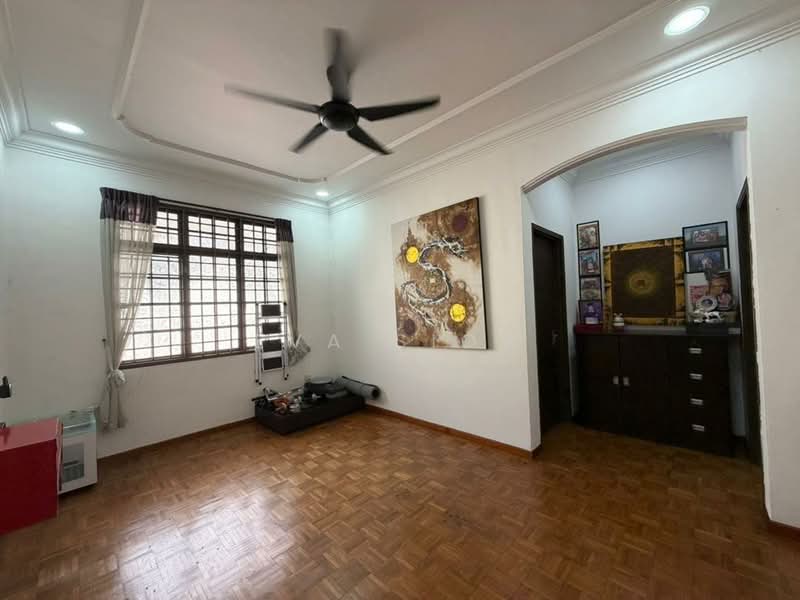 Semi-Detached House for Sale in Taman Perling (Perling) - Eva Siow - Living Room - PropertyGuru.com.my