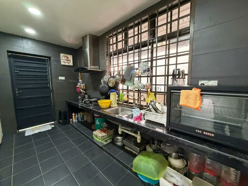 Semi-Detached House for Sale in Taman Perling (Perling) - Eva Siow - Kitchen - PropertyGuru.com.my