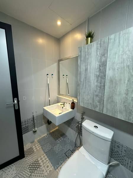 Service Residence for Sale at The Garden Residences - Daniel Yong - Bathroom - PropertyGuru.com.my