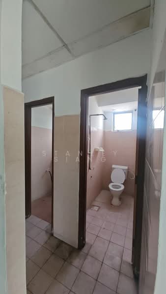 Semi-D Factory for Sale in Pekan Nanas (Johor) - Stanley Siang - Bathroom - PropertyGuru.com.my