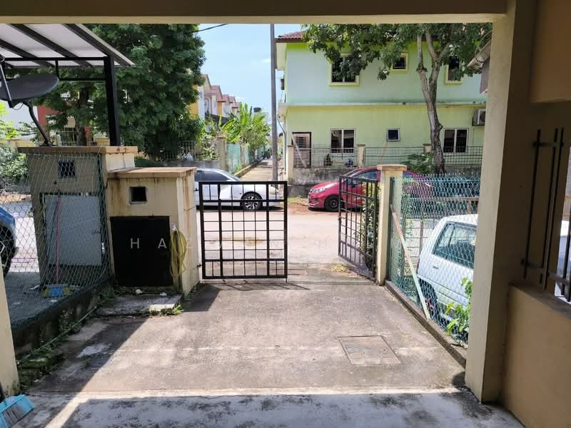 Townhouse for Sale in Sungai Buloh (Selangor) - Hazwan Hilmi - Exterior - PropertyGuru.com.my