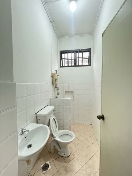 1-storey Terraced House for Rent in Taman Molek (Johor Bahru) - Shasha Ang - Bathroom - PropertyGuru.com.my