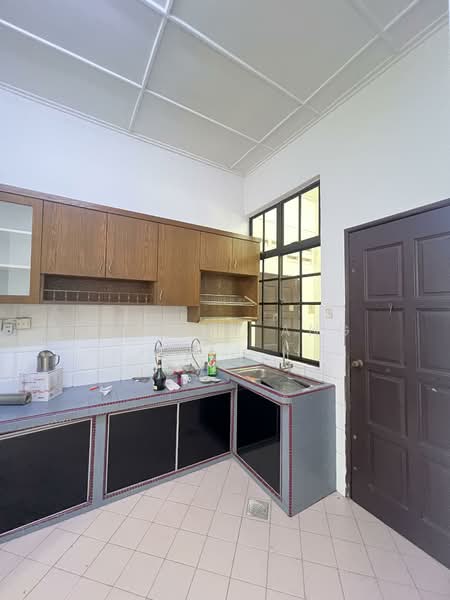 1-storey Terraced House for Rent in Taman Molek (Johor Bahru) - Shasha Ang - Kitchen - PropertyGuru.com.my