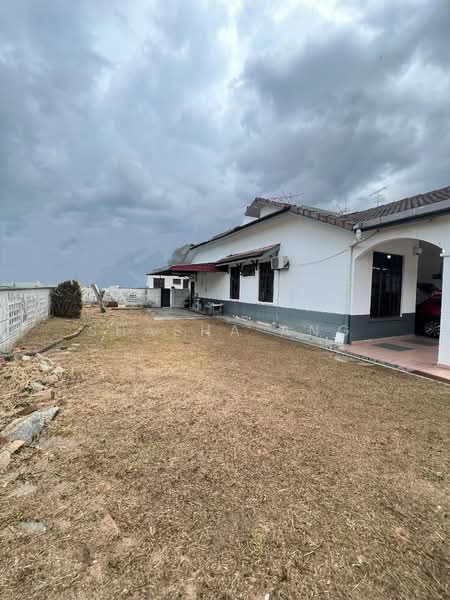 1-storey Terraced House for Rent in Taman Molek (Johor Bahru) - Shasha Ang - Exterior - PropertyGuru.com.my