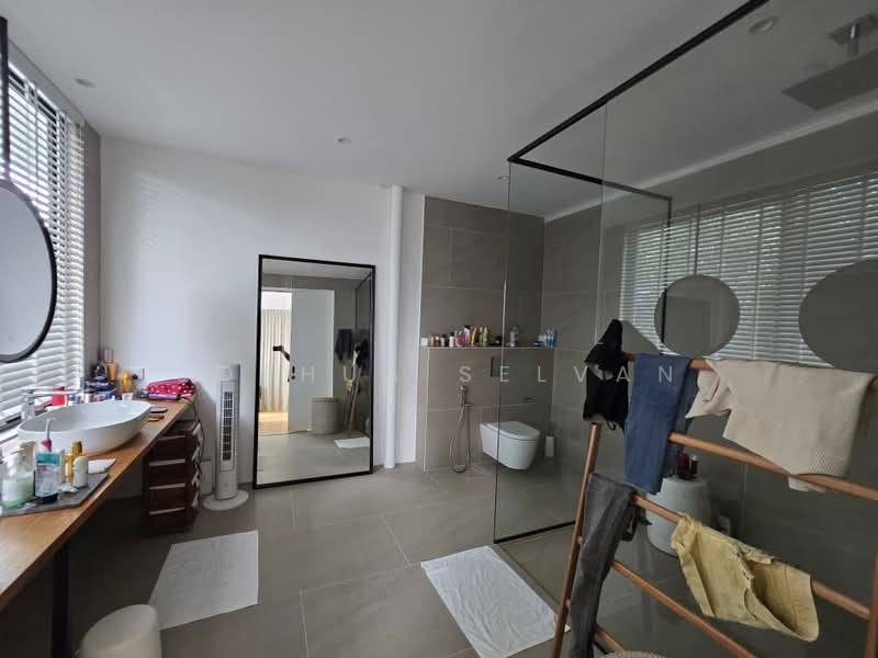 Rumah Banglo untuk Dijual di Taman Bukit Pantai (Bangsar) - Joshua Selvan - Bathroom - PropertyGuru.com.my