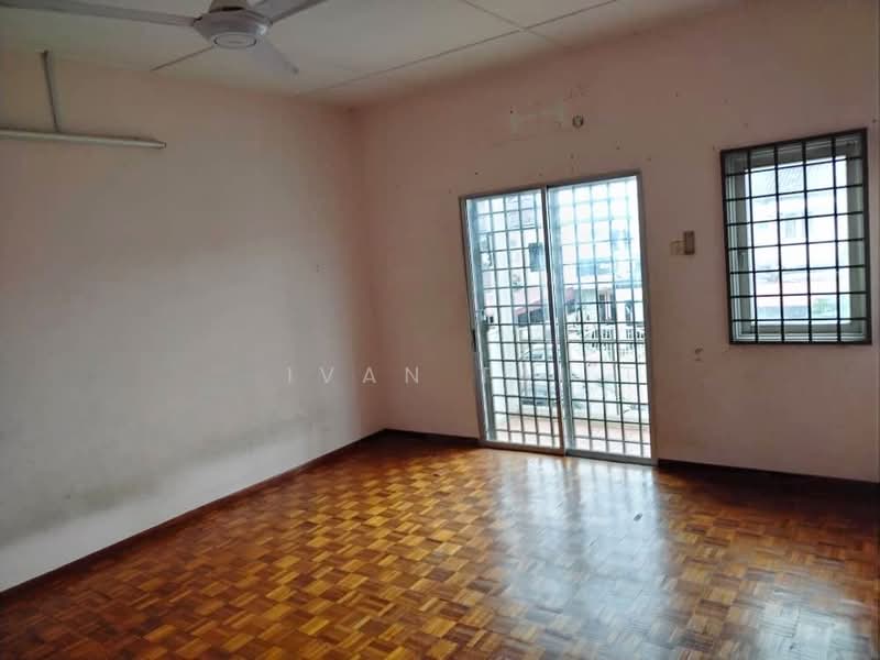 Rumah Teres untuk Dijual di Taman Pakatan Jaya (Tambun) - Ivan Tai - Living Room - PropertyGuru.com.my