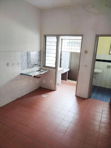 Rumah Teres untuk Dijual di Taman Pakatan Jaya (Tambun) - Ivan Tai - Kitchen - PropertyGuru.com.my
