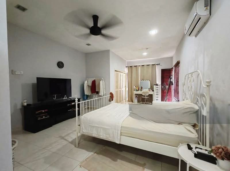Semi-Detached House for Sale in Laman Residen Kipark Sri Utara (Batu Caves) - Jatin Naresh - Bedroom - PropertyGuru.com.my